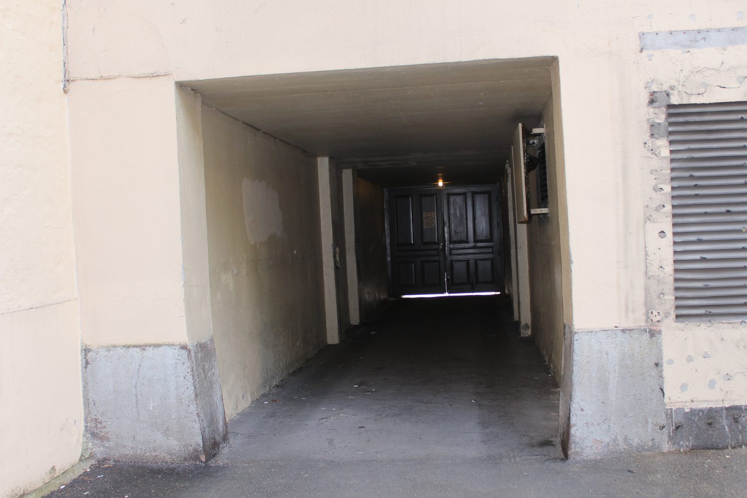 Inn gjennom portrommet